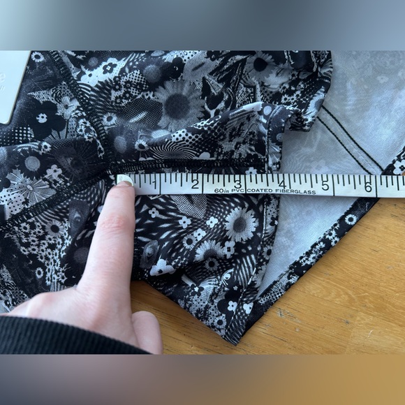 Lululemon Tracker Short *SW - Picture 11 of 11